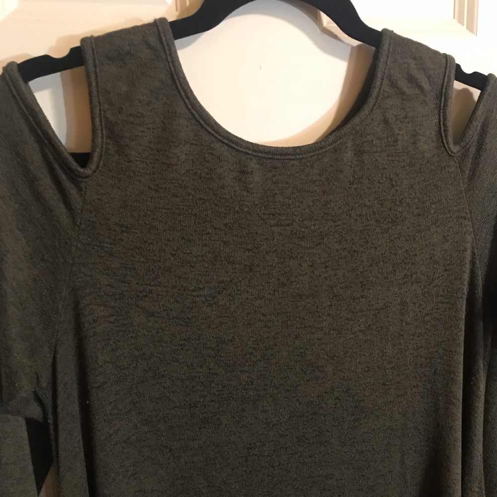 Cold Shoulder / Sharkbite Tunic